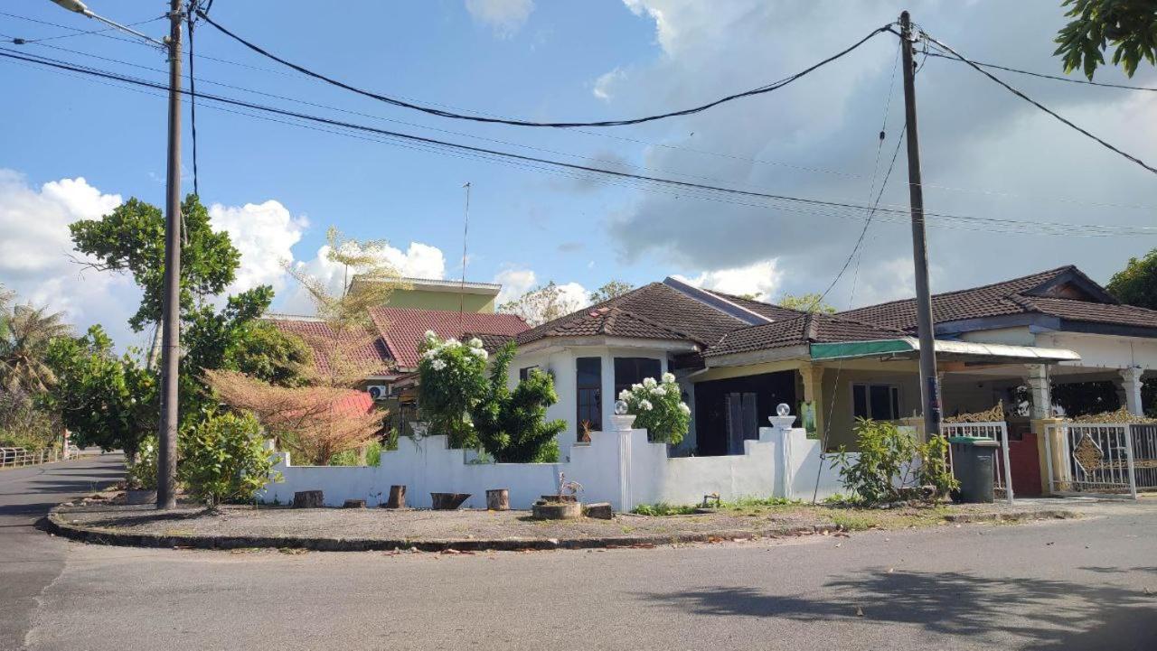 Pulai Field Aa Homestay Kangar Kültér fotó